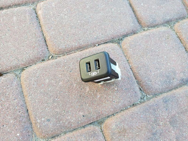 MOPAR (PSA) 13598459 Usb Prızı