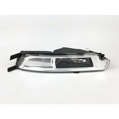 Volkswagen Passat 2015+ Right Fog Light - Includes Bulb — Tail, Signal & Reflectors
