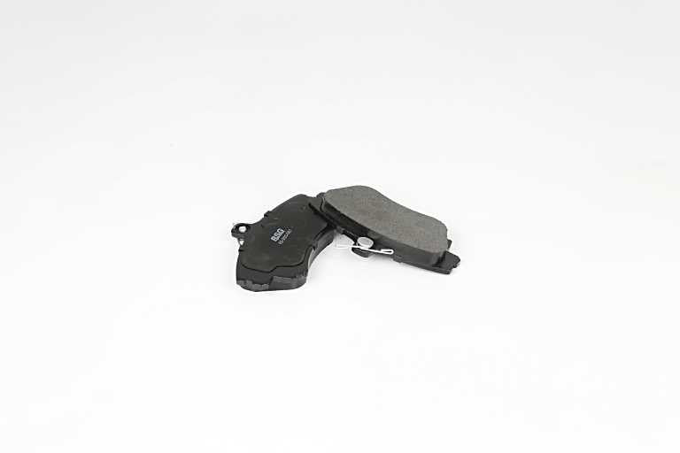 Bsg 62-200-001 Brake Pad Front Carisma (Da): Colt (Z3) 1.5 Czt 05-12 1.6:1.8:1.9 DI-D 00-05