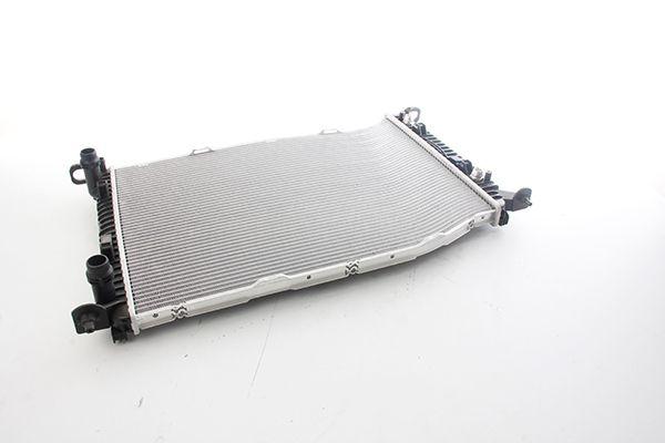 Bsg 90-520-025 Su Radiator A4-A5-Q5 Caba-Cabb-Cabb-Cdhb-Cjeb-Cdnb-Caga 1.8 TFSI-2.0 TFSI-2.0 TDI 08 — Radiators & Fans