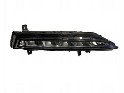 VAG 3V0941700B Skoda Superb 2015 Model onwards Right Front Fog Lamp Genuine — Tail, Signal & Reflectors