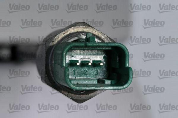 valeo motor oil level sensor for citroen c4 picasso, technical specifications of valeo oil level sensor VALEO 366205 Motor Oil Level Sensor - Precision Sensor for Citroen C4 Picasso | 633 mm Length VALEO Motor Oil Level Sensor for Citroen C4 Picasso valeo, motor-oil-level-sensor, citroen-picasso, car-owners, mechanics, automotive-parts, engine-accessories, oil-sensor, car-maintenance, ai-generated