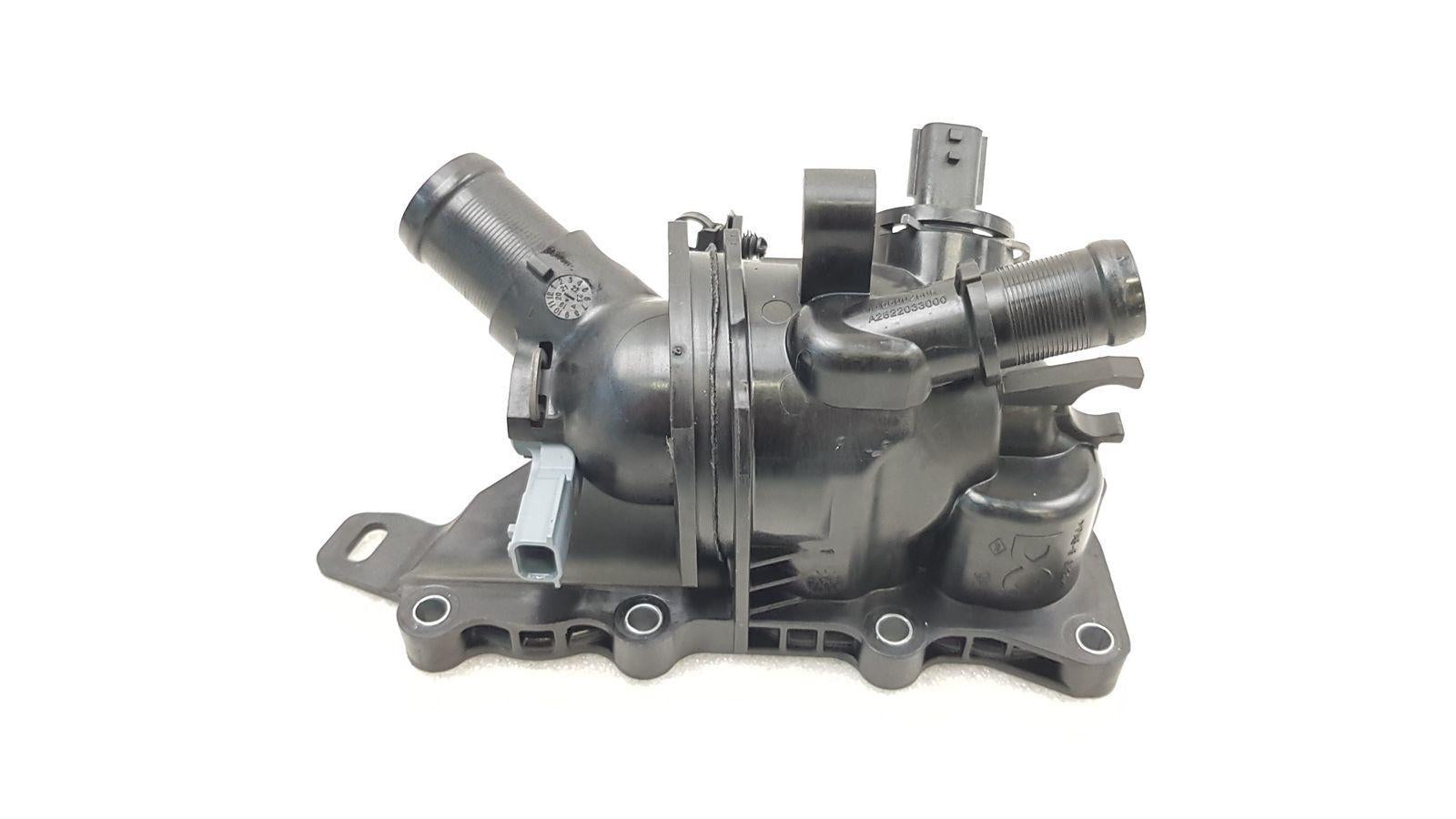 mais-dacia-duster-thermostat-housing-front, mais-dacia-duster-thermostat-housing-side-view, mais-dacia-duster-thermostat-housing-installation Mais Dacia Duster 2 XJD 1.3 tCe H5H Thermostat Housing - Original Part for Car Owners & Mechanics Mais Dacia Duster Thermostat Housing mais, dacia-duster, thermostat-housing, automotive-parts, car-owners, mechanics, engine-parts, original-parts, car-maintenance, ai-generated