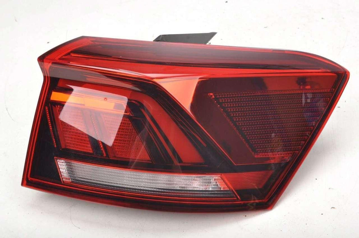 Volkswagen T-ROC LED Taillight - Original Right Back Light for T-ROC and Car Repair Shops — Tail, Signal & Reflectors