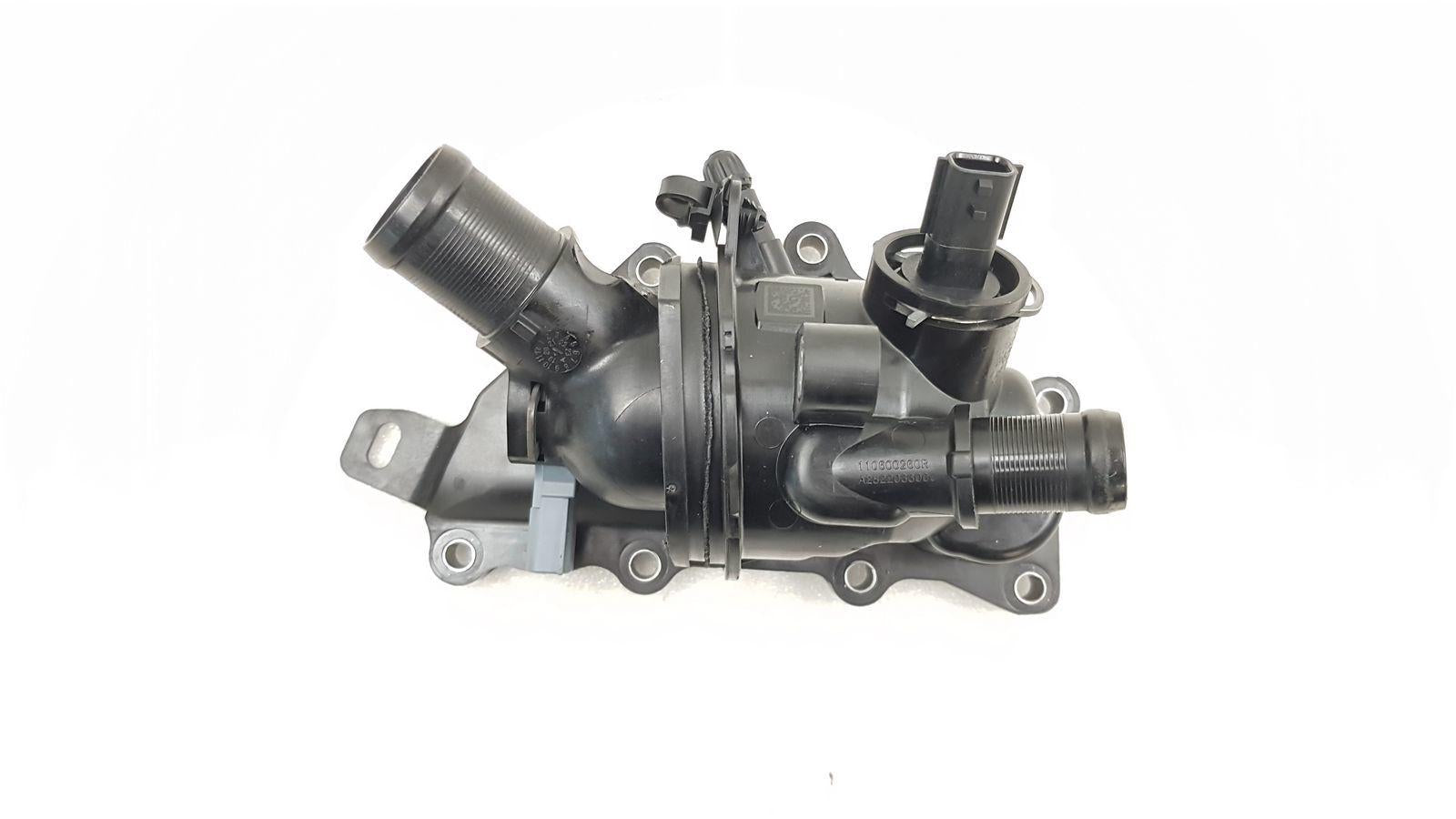 mais-dacia-duster-thermostat-housing-front, mais-dacia-duster-thermostat-housing-side-view, mais-dacia-duster-thermostat-housing-installation Mais Dacia Duster 2 XJD 1.3 tCe H5H Thermostat Housing - Original Part for Car Owners & Mechanics Mais Dacia Duster Thermostat Housing mais, dacia-duster, thermostat-housing, automotive-parts, car-owners, mechanics, engine-parts, original-parts, car-maintenance, ai-generated